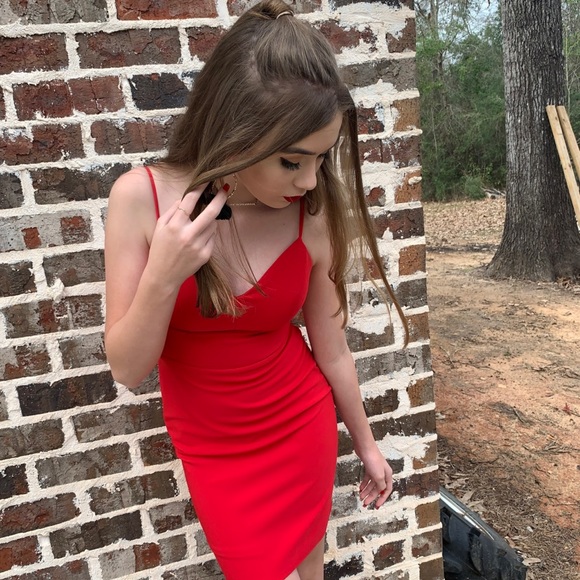 Beautiful Red Dress - Picture 4 of 5